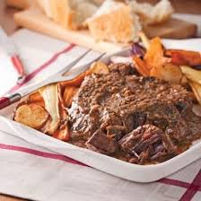 20 Rotis Reconfortants Et Delicieux Un Plat Reconfort Qui Cuit Au Four Ou A La Mijoteuse Grace A La Lenteur De La Cuisson Cette Cou Food Confort Food Recipes