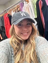 Leslie Housley's Instagram, Twitter & Facebook