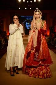 Dressing Up The Marathas Anju Modi On How She Dressed Up Deepika As Mastani And Ranveer As Bajirao Mastani Dress Dresses Mastani