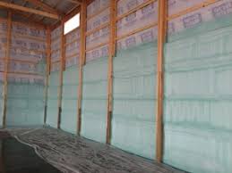Steel building insulation has the best pole building insulation options to reduce cool air/heat loss. Pole Barn Insulation