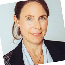 I made it!!! Officially Master of Arts in Management, Communication & IT! I  would like to thank all of our exceptional lecturers Stephan Schlögl,  Thomas Dilger, Aleksander Groth, Raimund Mollenhauer,…