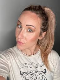 I simply don't understand how all those fitness influencers look so glam  and sexy when they workout! How do they all have flawless hair and makeup  both during and after? I turn