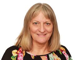 Shari Frye's Instagram, Twitter & Facebook