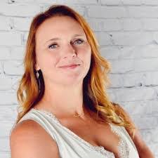 Kelly Dansby's Instagram, Twitter & Facebook