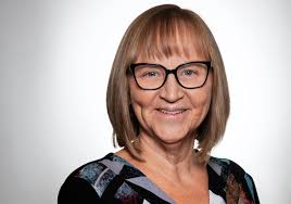 Beth Crowell's Instagram, Twitter & Facebook