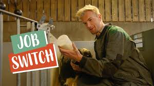 Hanteert af en toe de pen. Ruben Van Gucht Wordt Melkveehouder Jobswitch Boerentrots