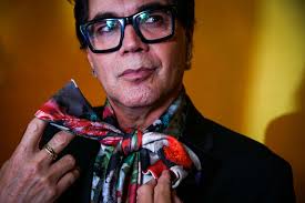 An Opera gala with a cast of thousands, all a-glitter