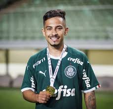 Os jogadores do palmeiras encontraram o campo do san lorenzo fechado e tiveram que se trocar no meio das ruas argentinas. Apos Grave Lesao No Guarani Alanzinho Ja Pensa Em Chance No Palmeiras Em 2021 Jornal De Itatiba