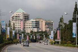 Menerusi laporan awani, waktu bekerja fleksi memberikan fleksibiliti kepada pegawai untuk hadir bekerja dalam tempoh waktu masuk dan waktu pulang yang ditetapkan, dengan syarat memenuhi tempoh waktu bekerja sehari. Waktu Bekerja Fleksi Untuk Penjawat Awam Mulai 1 Mac 2019