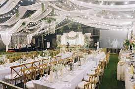 Rumah adalahsurga sebelum surga yang sebenarnya, pengetahuan cara memilih furniture mebel murah rumah mesti anda pahami baik dari jenis furniture dan konsep desain interior lokasi. Ide Dekorasi Pernikahan Rustic Simpel Dan Elegan Idewedding