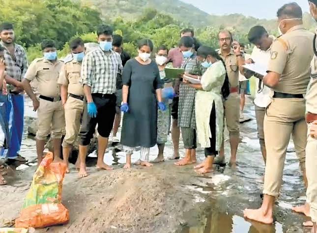 Body parts of woman, girl found in three sacks in river at Attappadi