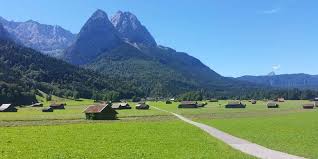 Einfache wanderung über almwiesen mit kühen. Die 20 Schonsten Gipfel Rund Um Garmisch Partenkirchen Komoot Komoot