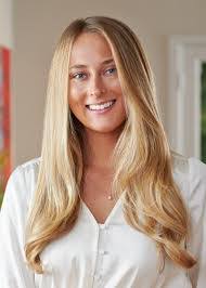 Elizabeth Mulford's Instagram, Twitter & Facebook