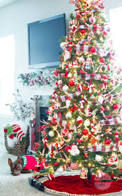 Classic Red White Plaid Christmas Decorations Paint Yourself A Smile Christmas Decorations Plaid Christmas Decor Christmas Decorations Rustic