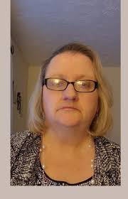 I did a thing… went back to my natural 🤎 Growing up, I was always known as  the short girl with brown hair and big brown eyes, and there's something so  special