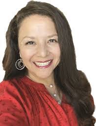 Elisa Beasley's Instagram, Twitter & Facebook