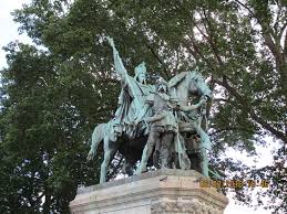 Qui a eu cette idée folle un jour d'inventer l'école ? Asthetisch Equestrian Statue Of Charlemagne Paris Reisebewertungen Tripadvisor