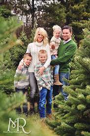 Family Christmas Portrait Christmas Tree Farm Simple Christmas Photo Id Family Christmas Pictures Christmas Tree Farm Photo Shoot Christmas Family Photos