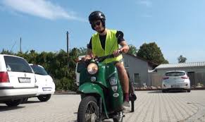 Pin Von Sven Klawunder Auf Ungarn Tv Budapest Ungarn Budapest Moped