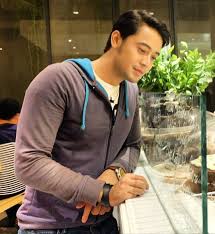 Katanya sekarang kriss hatta udah punya pacar baru nih? Profil Terlengkap Kriss Hatta Agama Pacar Atau Istri Awal Karier Masa Kecil Dan Keluarga Akun Instagram Hingga Foto Terbarunya Dont Sad
