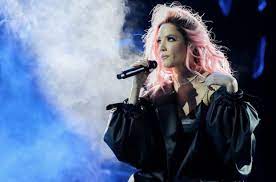 Pin By Cassie On Everything Halsey Halsey Singer Pink Hair