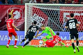 LIVE Conference League | FC Twente zoekt met invallers Hlynsson en Lammers naar late gelijkmaker tegen Qarabag
