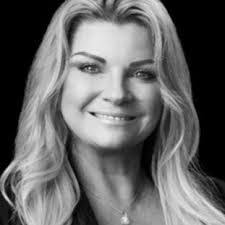 Jackie Farrell's Instagram, Twitter & Facebook