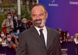Edouard philippe (born 28 november 1970) was prime minister of france from 15 may 2017 to 3 july 2020, succeeding bernard cazeneuve and preceding jean castex. Edouard Philippe Prepare Une Serie Sur Les Dessous De La Politique Elle