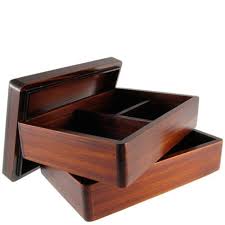 Bento Box Ceder Urushi Lak Dimensions 16 5 Cm 6 5 Long 11 Cm 4 3 Wide 8 5 Cm 3 3 High Each Compartme Japanese Bento Box Bento Box Japanese Bento