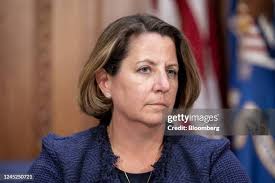 140 Lisa Rhodes Stock Photos, High-Res Pictures, and Images