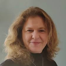 Annie Heaton's Instagram, Twitter & Facebook