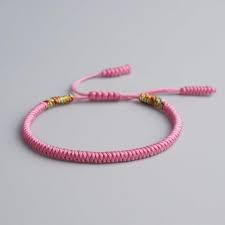 Ce Bracelet Tibetain Rose Est Un Porte Bonheur Issu Des Traditions Ancestrales Tibetaines Il Bracelet Tibetain Fabrication De Bracelets Bracelets De L Amitie