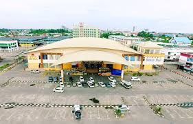 Shopping center e loja de brinquedos. Medan Mall Shopping Complex