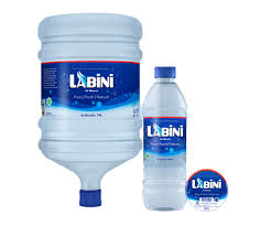 Jadi mobilku aku parkir di depan gang dekat sebuah salon. Air Mineral Labini Jual Air Mineral Madura