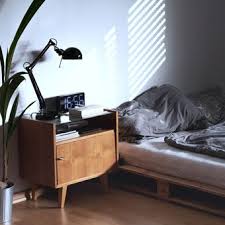 Kamar tidur minimalis berarti dengan mengatur tata ruang serta kebutuhan furniture yang sesuai, maka akan membuat kamar tidur minimalis anda bisa berfungsi dengan maksimal. 7 Tips Dan Cara Menata Kamar Tidur Ukuran 3x3 Bergaya Korea Halaman All Kompas Com