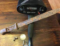 How long is the warranty of bounty hunter? Bounty Hunter Tracker Iv Metalldetektor Suchgerat Mit Metallfilterfunktion Diskriminierungsfunktion All Metall Und 2 Ton Modus Fur Munzgrosse Objekte In Tiefen Von Bis Zu 17 Cm Amazon De Gewerbe Industrie Wissenschaft
