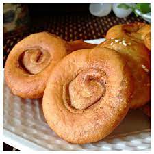 When i made this ham chim peng (is kind of chinese doughnut) at home yesterday, i feel myself like 吃饱饭没事做 (having nothing better to do after i were seen this recipe from lily was adapted by my kitchen snippets, she was highly recommened this recipe. Ham Chim Peng å'¸ç…Žé¥¼ And Horse Shoe Fritters é©¬è„š Guai Shu Shu