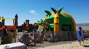 Au cœur du pays d'auge, idéalement situé entre deauville, trouville et honfleur, le clos deauville saint gatien & spa vous accueille pour une pause « détente » dans son vaste domaine. Plage Du Butin