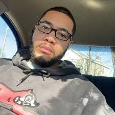 Teddy Rose's Instagram, Twitter & Facebook