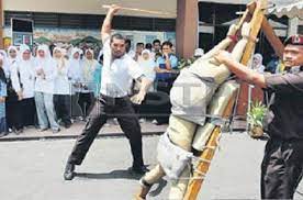 .jika sabit kesalahan boleh dikenakan hukuman sebat dan 20 tahun penjara. Sebat Sivil Dikekalkan Mohamed Hanipa