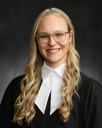 The two first looks from my creative shoot with Mélodie a few weeks ago. It  was nice finding a bit of free time and shooting something just for me!  Thank you Mélodie