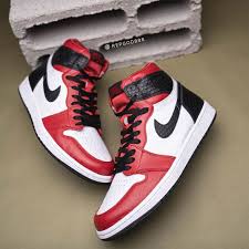 Detailed Look At The Air Jordan 1 Retro High Og Satin Snake In 2020 Air Jordans Air Jordans Retro Womens Basketball Shoes