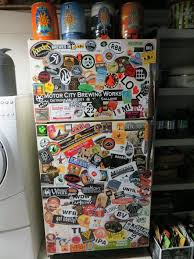 Single door upright drink fridge for beer and coca cola and other soft drinks 1.painted aluminum interior 2.with lock and key 3.mechanical control, adjustable 4.integrated handle, european type 5. What S In Your Beer Fridge