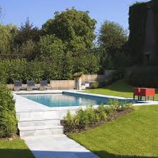 buitenzwembad in tuin met hoogteverschillen bouwkundig zwembad bekleed met liner de mooiste zwembaden tuin zwembad achtertuin zwembad landschapsarchitectuur