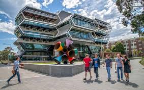 Monash university malaysia est la 1ère université étrangère et australienne à s'être implantée en malaisie. Diplomas Diplomas Monash College