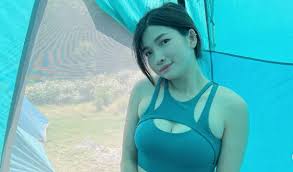 4 Potret Charyssa Chatimeh Si Istri Virtual, Pamer Punggung Mulus | News+  on RCTI+