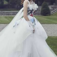 Get the best deals on monique lhuillier wedding dress prices and save up to 70% off at poshmark now! New Monique Lhuillier Wedding Dresses Plus Past Collections
