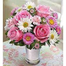 Here S A Charming Little Surprise To Bring Out The Biggest Smiles This Sweet Mini Bouquet Of Roses Anniversary Flowers Flower Delivery Congratulations Flowers
