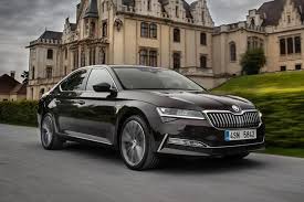 Redizajnirani prednji deo doprinosi ozbiljnijem izgledu. Available From 26 500 Euro New Skoda Superb