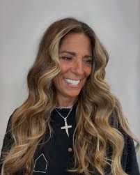 Check out this work by our colorist @brianna.toro aka Don 🤌🏻- She  specializes in bold yet effortlessly lived-in looks. Swipe left and get  inspired by her work 🎨